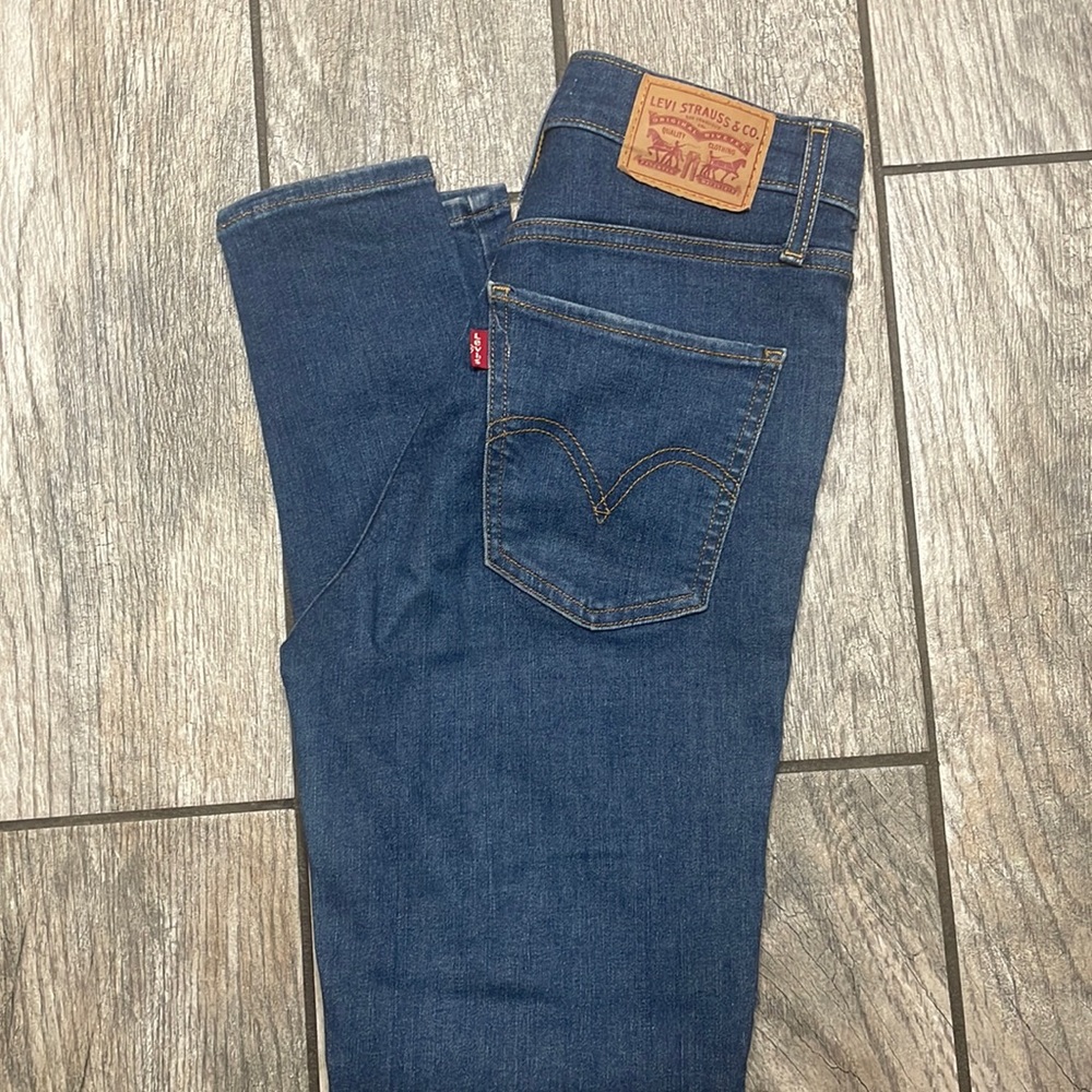 Levi’s high rise super skinny size 26
